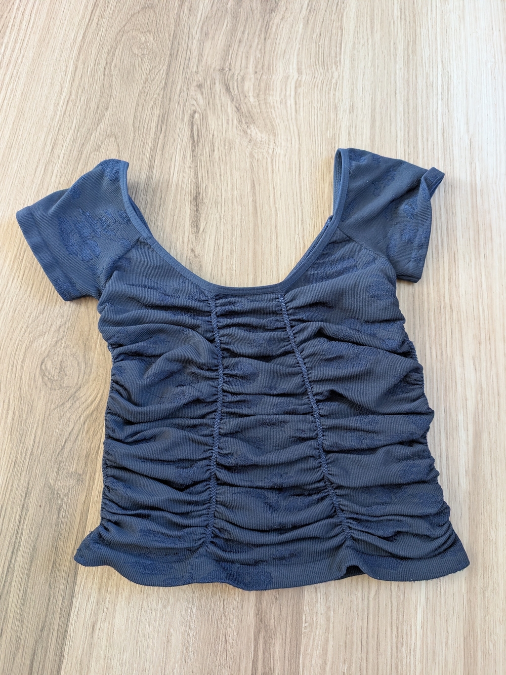 Off-Shoulder Ruched Navy Crop Top - Picture 2 of 4